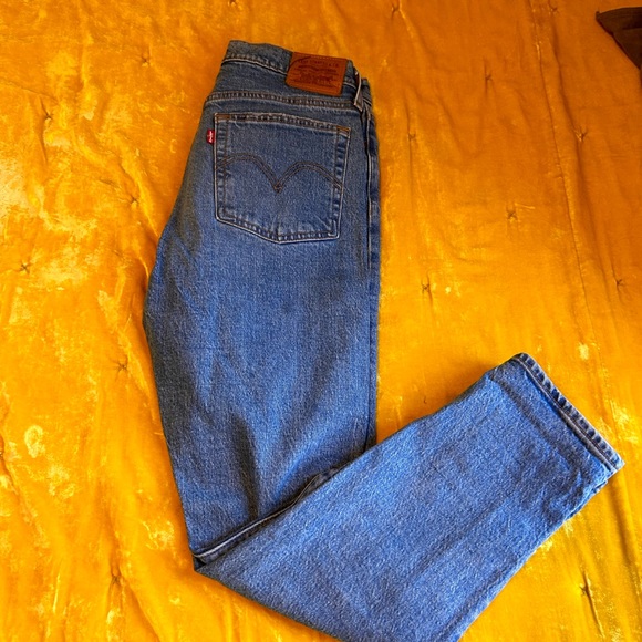 Levi’s Ripped Jeans - Picture 5 of 7